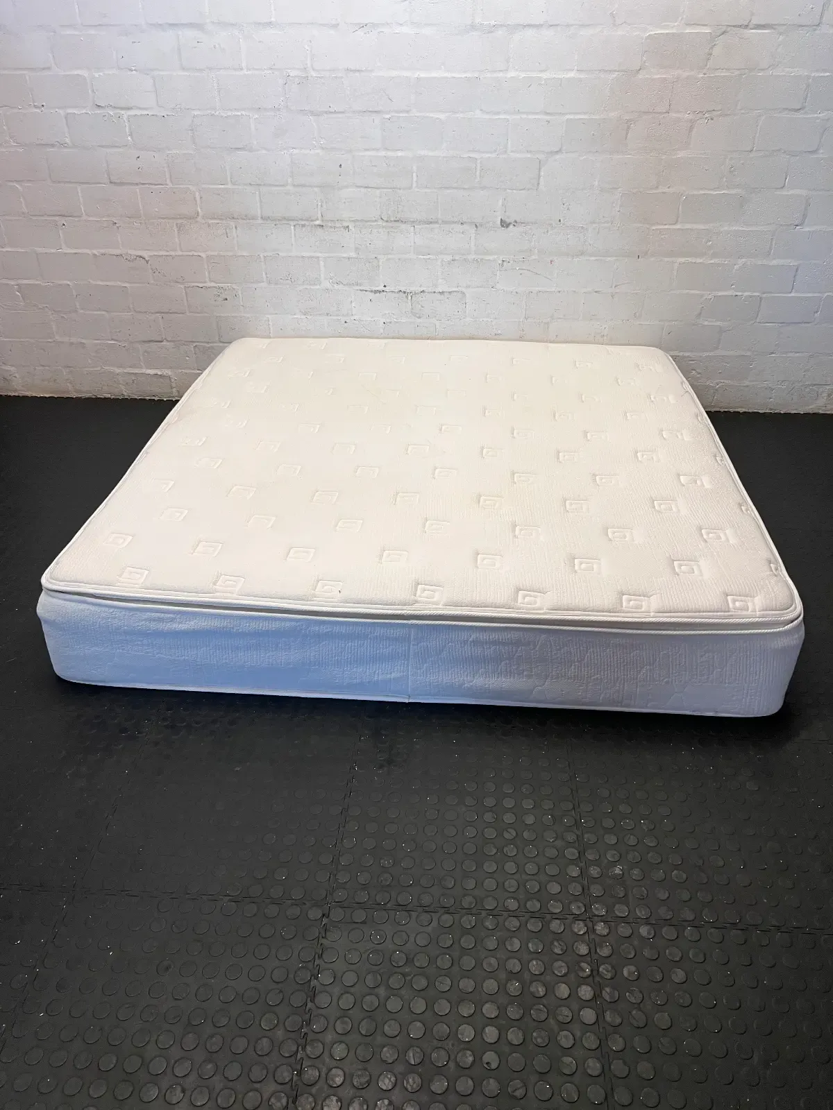 King Size Comfort Solutions Sabra 100/90 Mattress Only - 2ndhandwarehouse.com