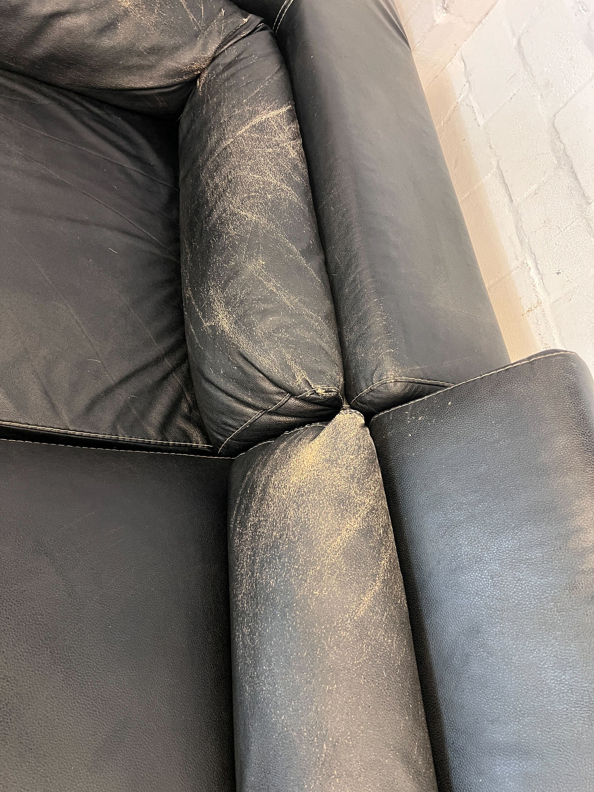 L shape lounge suite  - Spacious Black Leather Sectional Sofa - Some visible damages - 2ndhandwarehouse.com