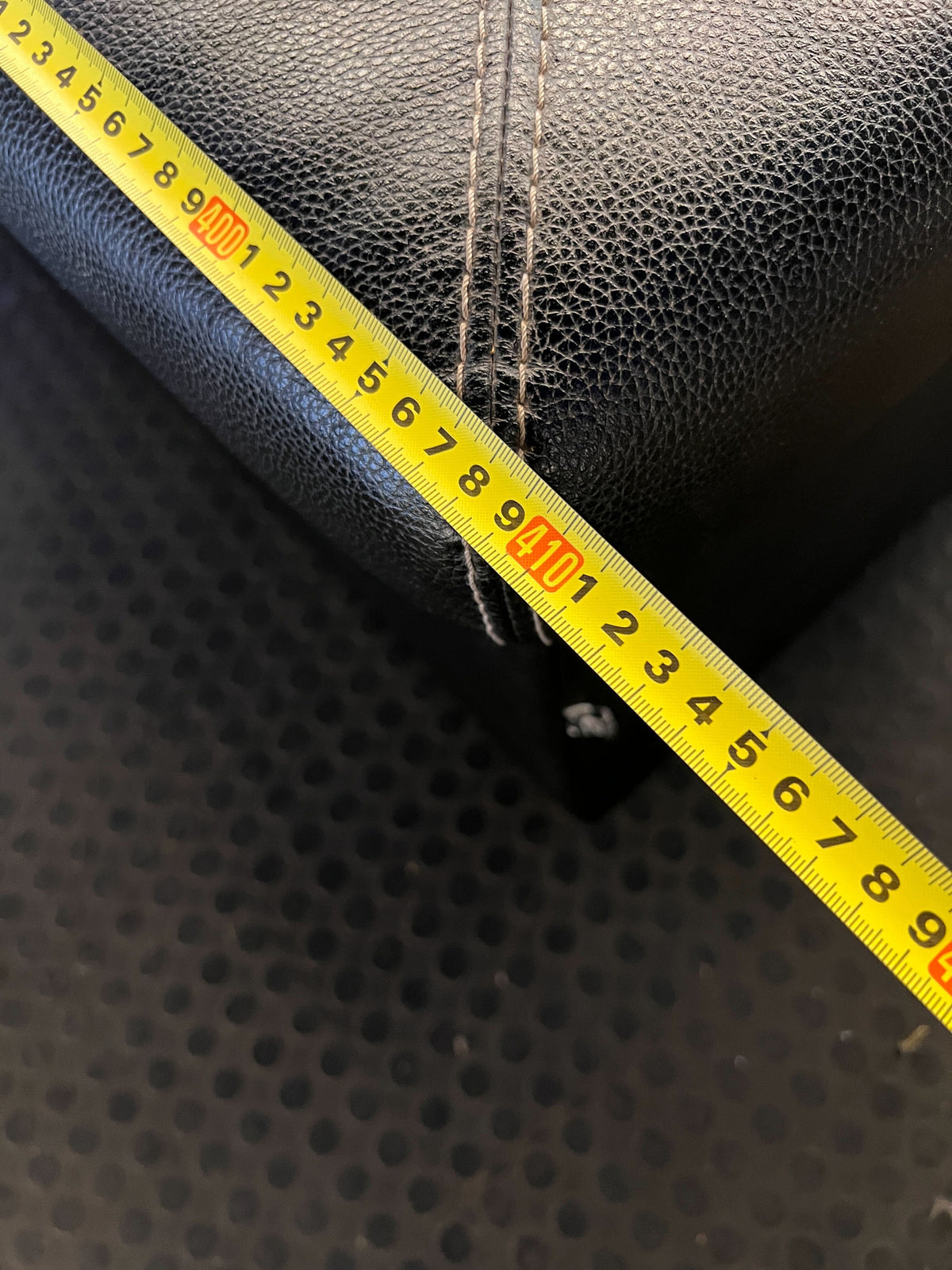 L shape lounge suite  - Spacious Black Leather Sectional Sofa - Some visible damages - 2ndhandwarehouse.com