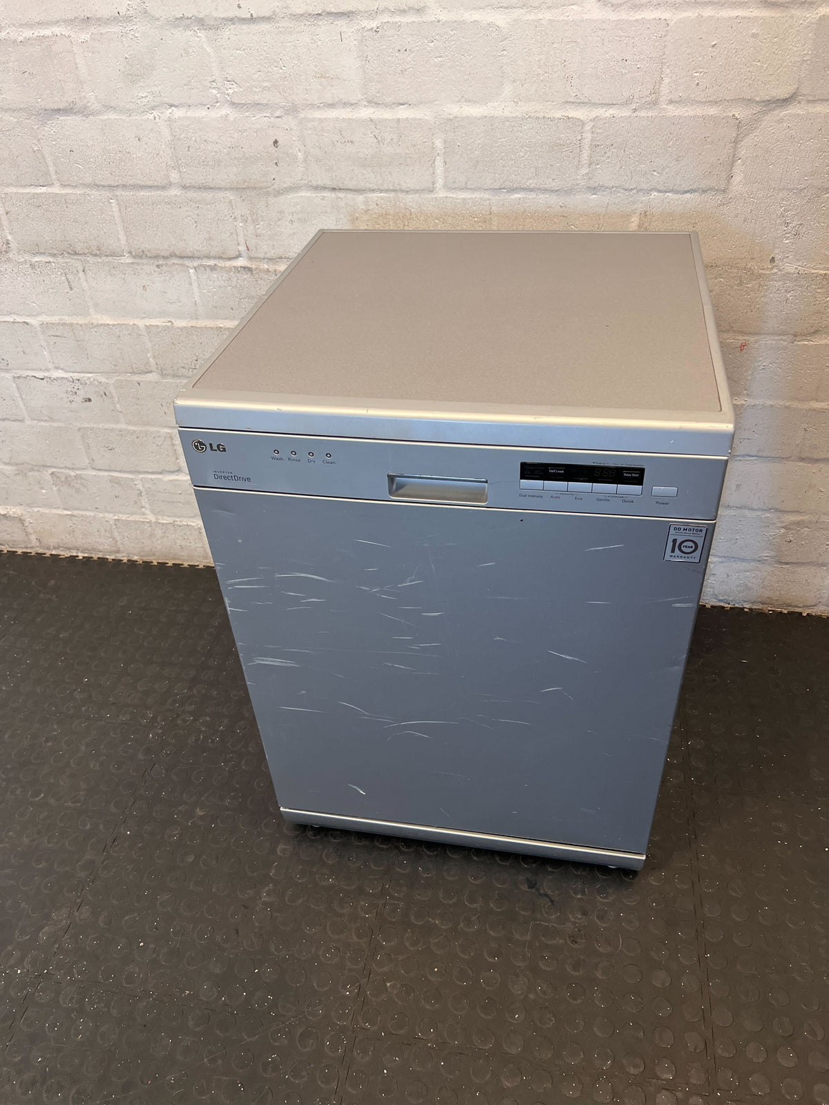 LG DirectDrive Silver Dishwasher – Efficient & Reliable Kitchen Helper - Scratched - 2ndhandwarehouse.com