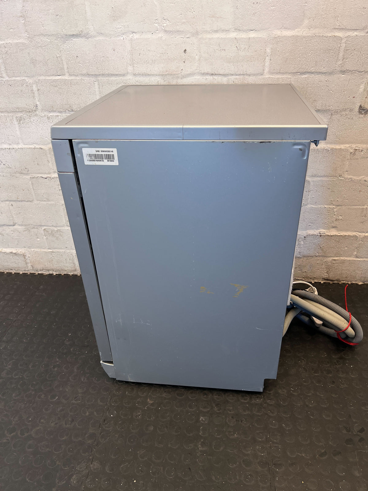 LG DirectDrive Silver Dishwasher – Efficient & Reliable Kitchen Helper - Scratched - 2ndhandwarehouse.com