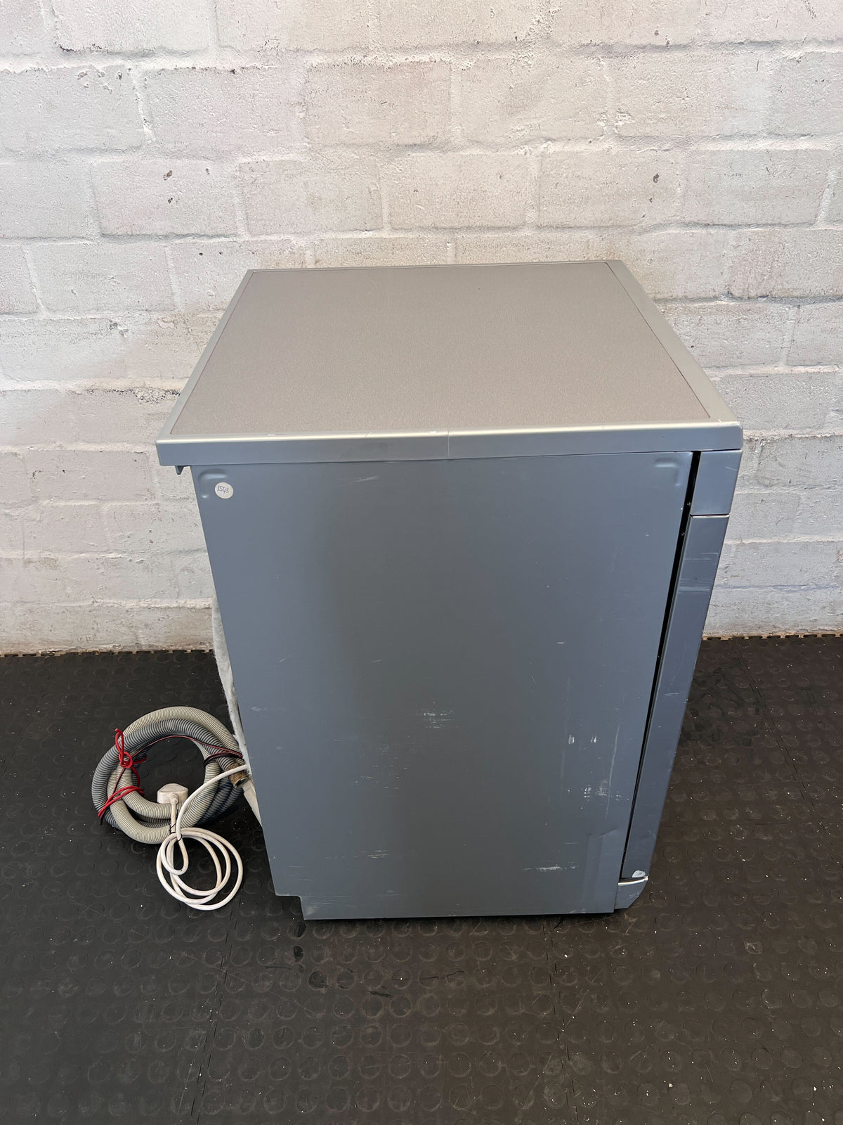 LG DirectDrive Silver Dishwasher – Efficient & Reliable Kitchen Helper - Scratched - 2ndhandwarehouse.com
