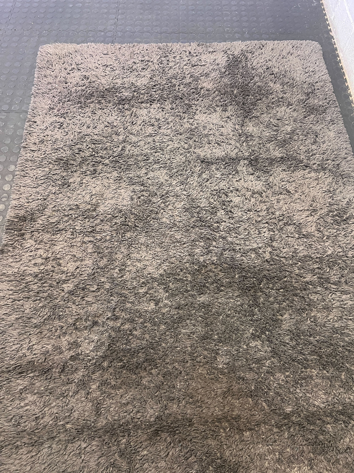 Luxurious Dark Grey Shaggy Area Rug – Soft & Plush - 2ndhandwarehouse.com