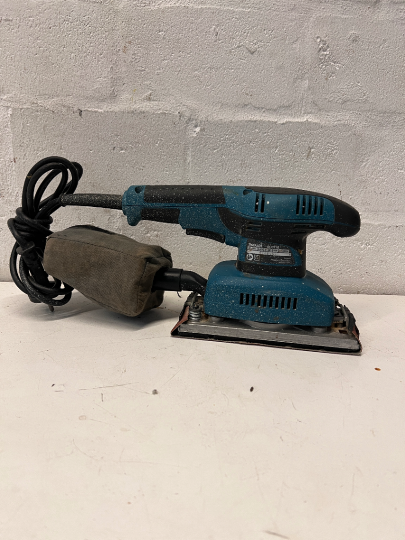 Makita Corded Teal Orbital Sander with Dust Bag — Working Order; Fair Condition