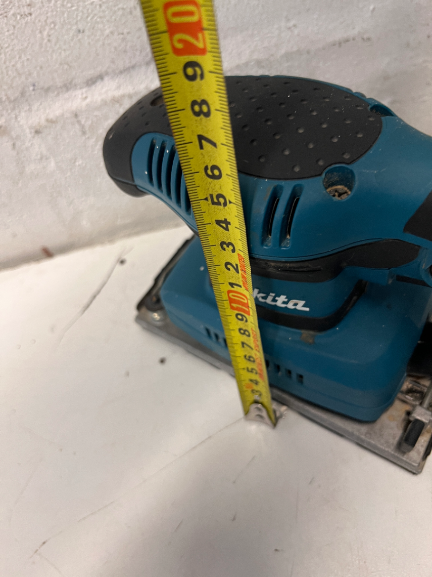 Makita Corded Teal Orbital Sander with Dust Bag — Working Order; Fair Condition