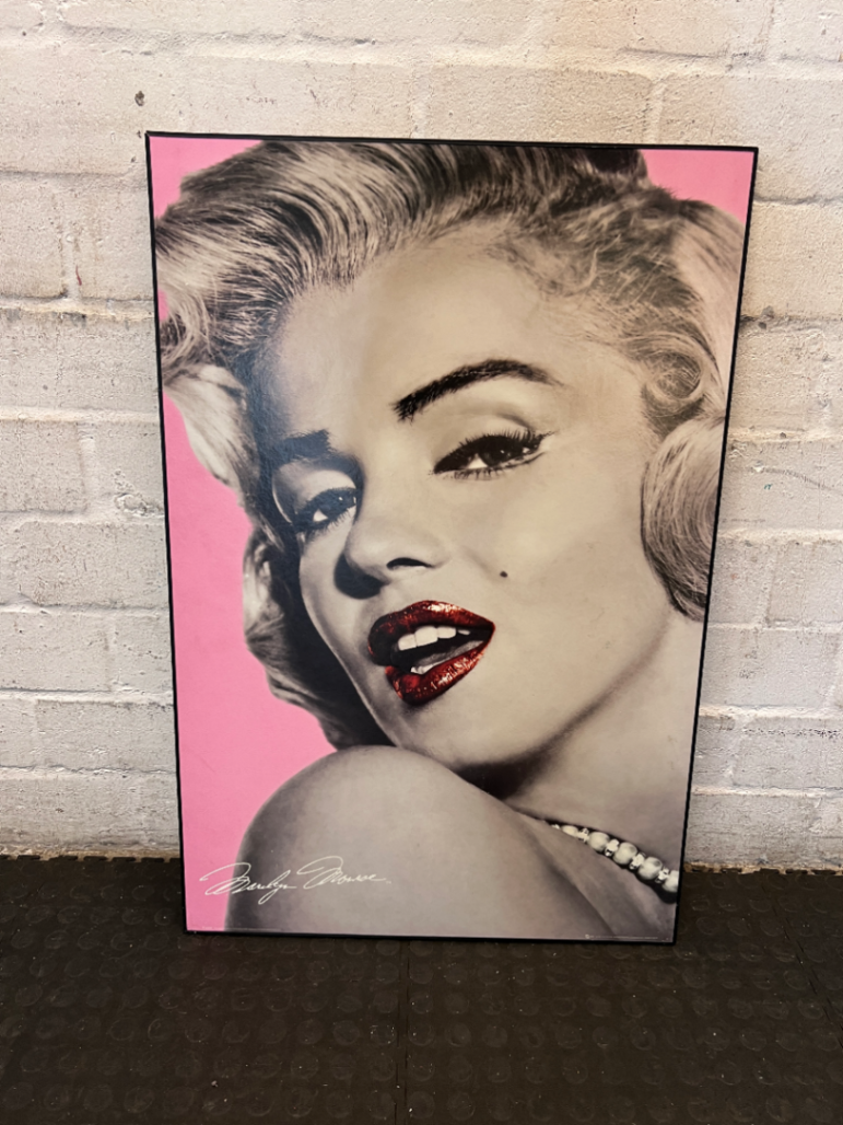 Marilyn Monroe Portrait Painting with Pink Background & Glitter Detail - 2ndhandwarehouse.com