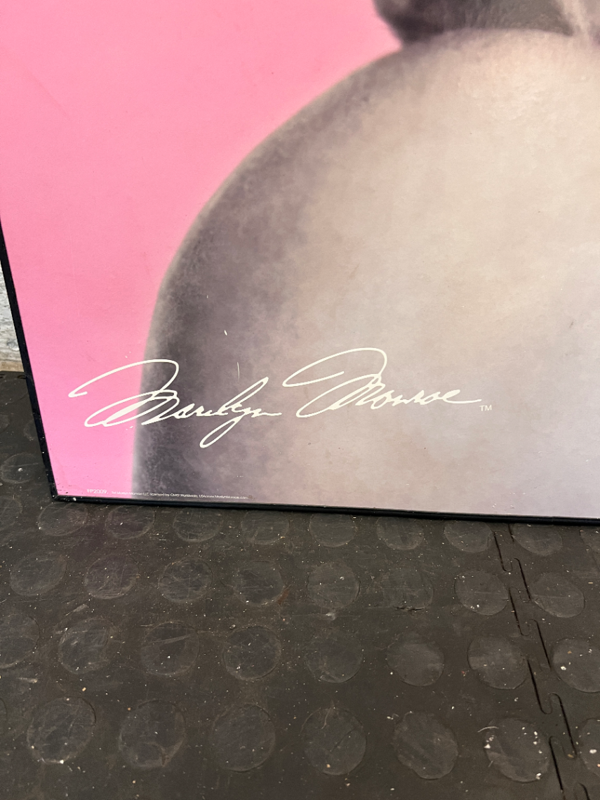 Marilyn Monroe Portrait Painting with Pink Background & Glitter Detail - 2ndhandwarehouse.com