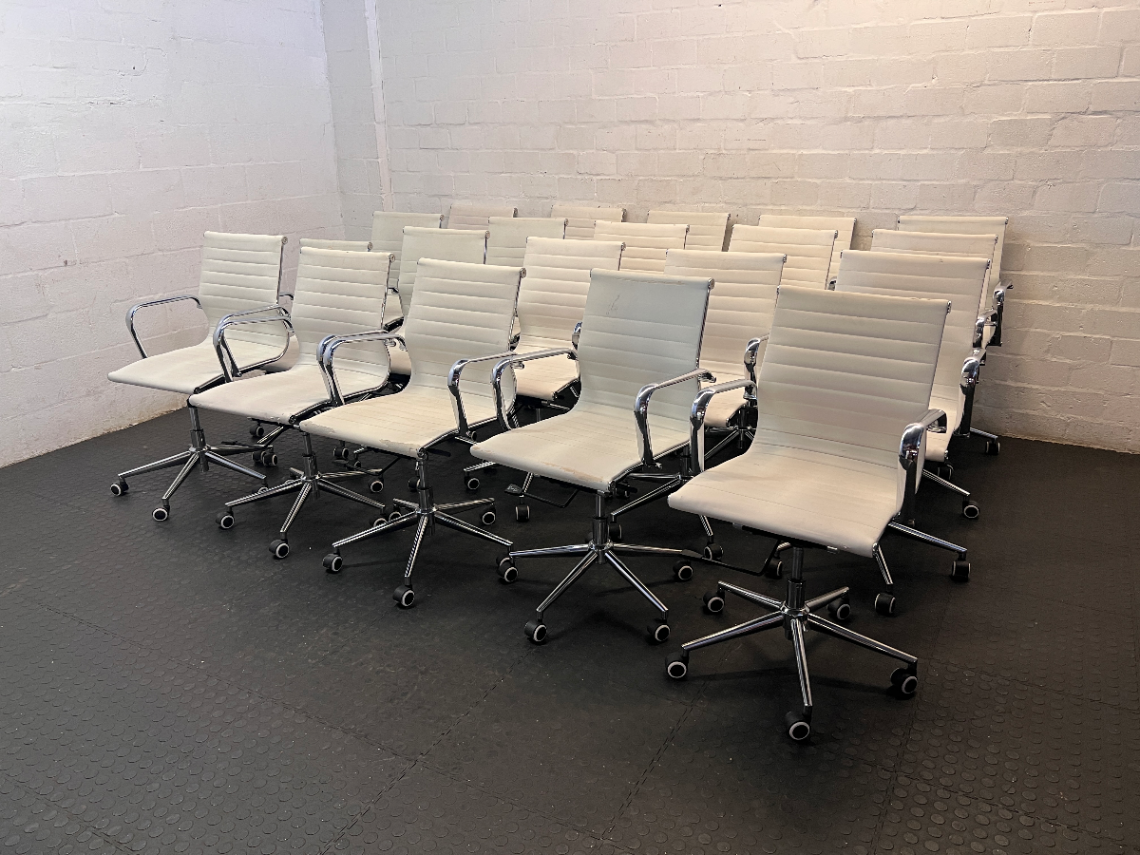 Mid Back Ribbed Office Chair in White - Visible Wear - 2ndhandwarehouse.com