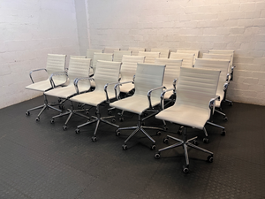 Mid Back Ribbed Office Chair in White - Visible Wear - 2ndhandwarehouse.com