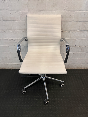 Mid Back Ribbed Office Chair in White - Visible Wear - 2ndhandwarehouse.com