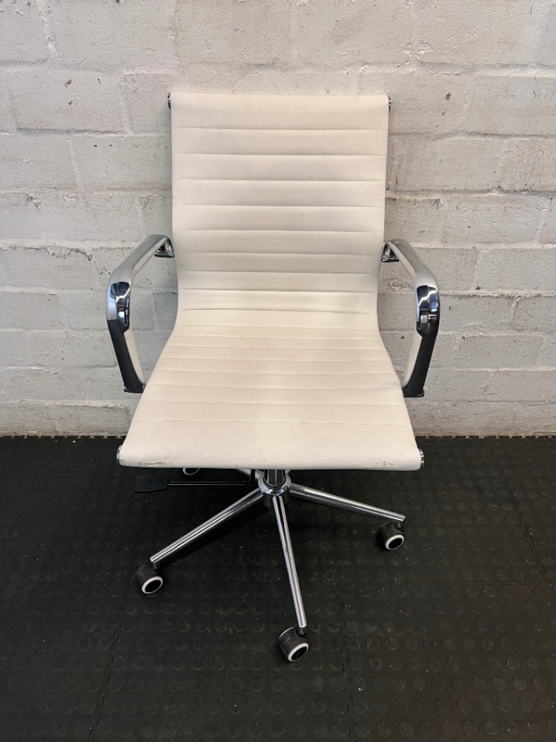 Mid Back Ribbed Office Chair in White - Visible Wear - 2ndhandwarehouse.com