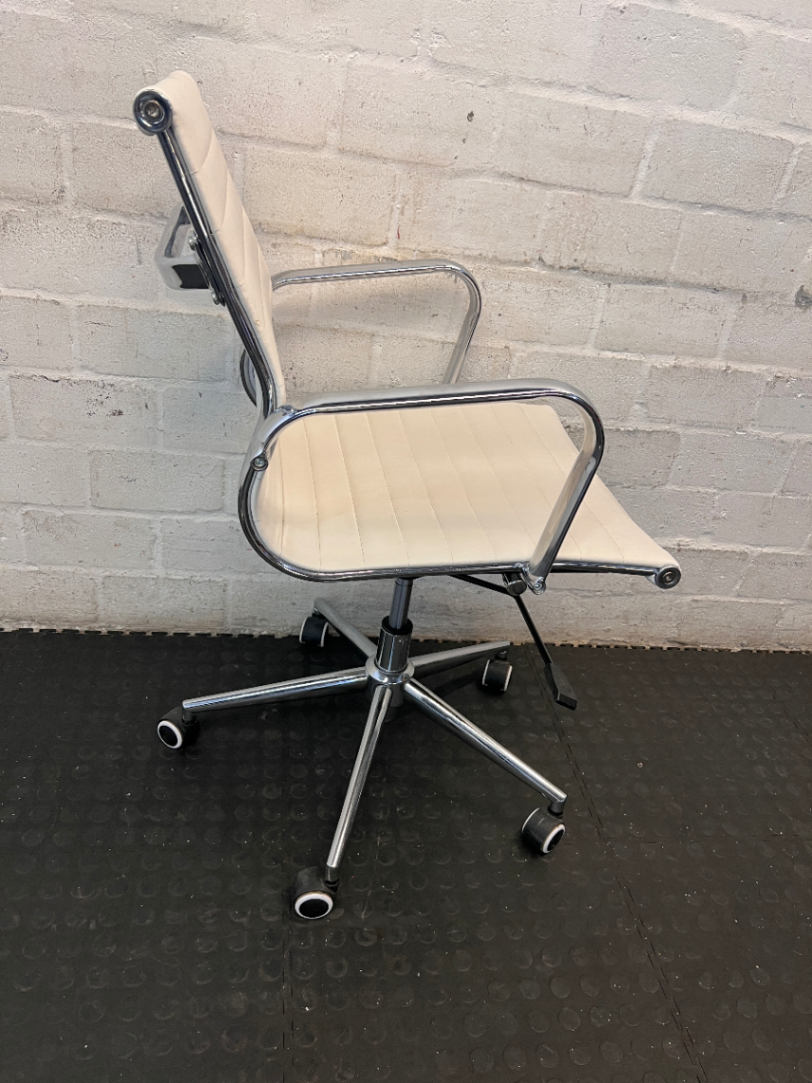 Mid Back Ribbed Office Chair in White - Visible Wear - 2ndhandwarehouse.com