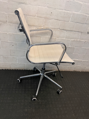 Mid Back Ribbed Office Chair in White - Visible Wear - 2ndhandwarehouse.com
