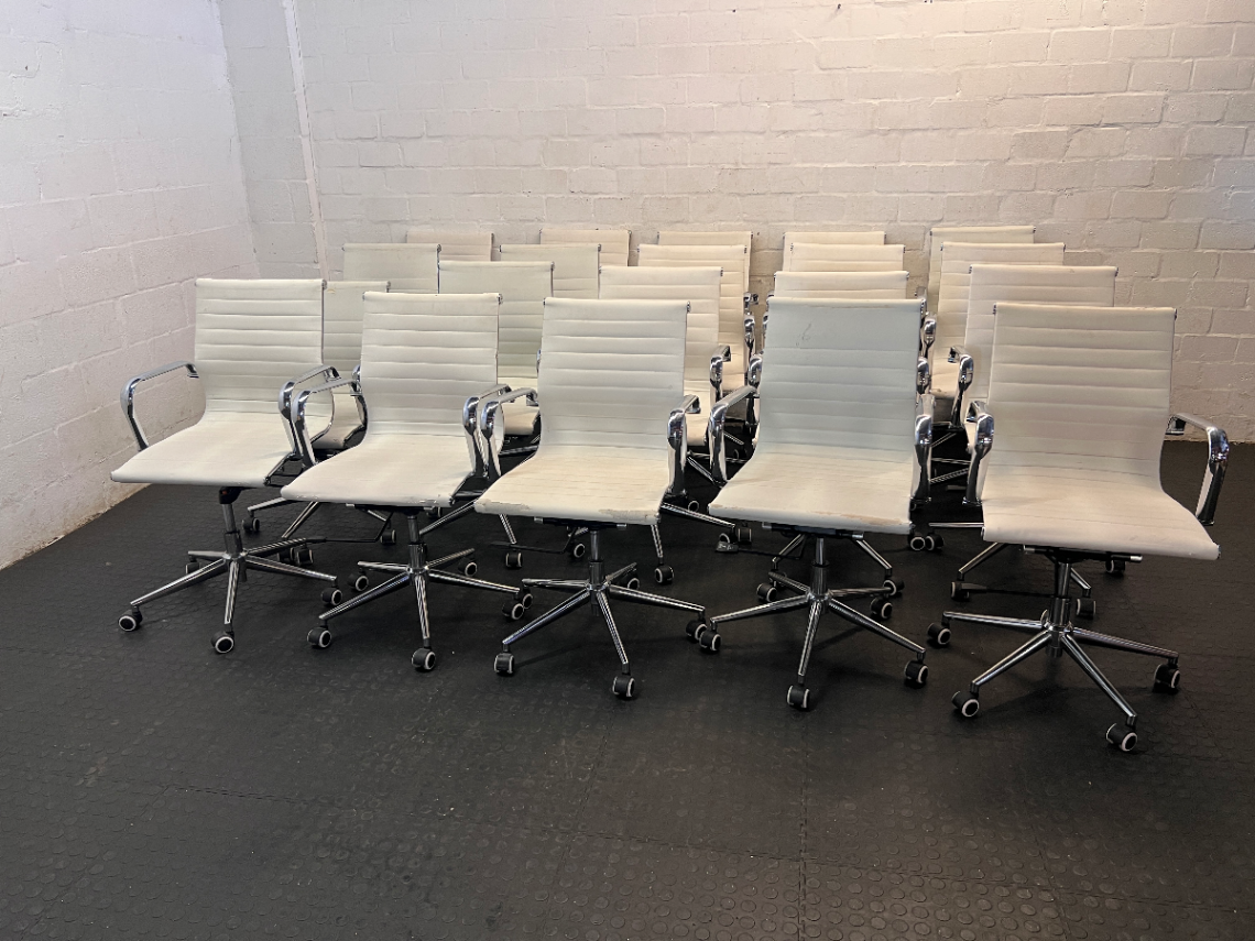 Mid Back Ribbed Office Chair in White - Visible Wear - 2ndhandwarehouse.com