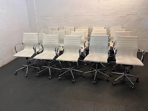Mid Back Ribbed Office Chair in White - Visible Wear - 2ndhandwarehouse.com