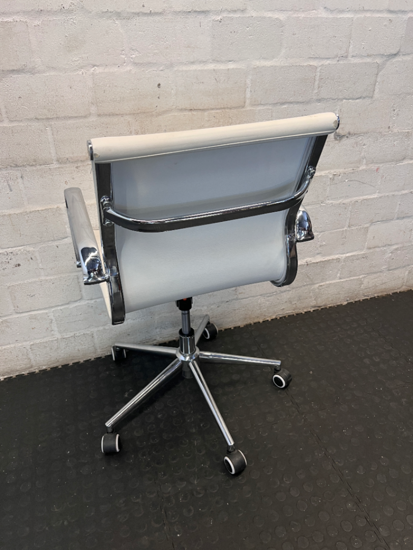 Mid Back Ribbed Office Chair in White - Visible Wear - 2ndhandwarehouse.com