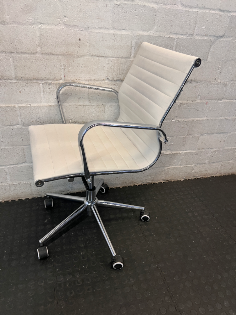 Mid Back Ribbed Office Chair in White - Visible Wear - 2ndhandwarehouse.com