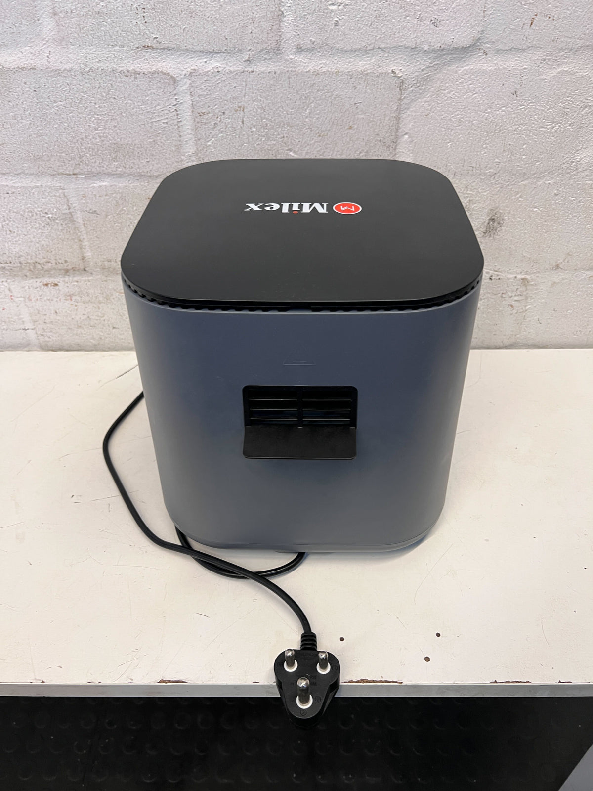 Milex Compact Black Air Fryer – Like New Condition