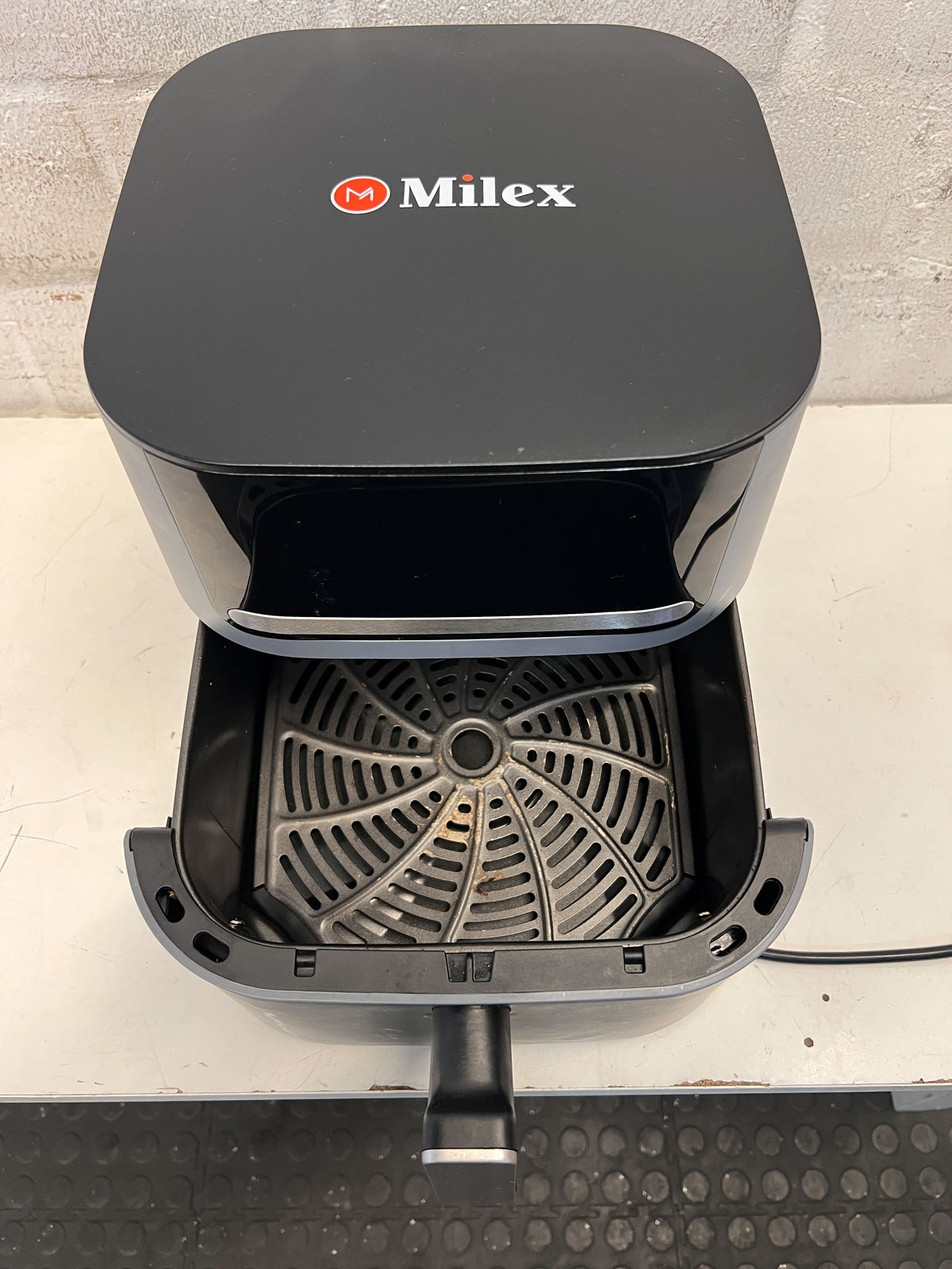 Milex Compact Black Air Fryer – Like New Condition