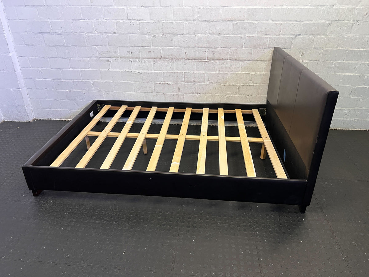 👩‍❤️‍👨 Modern Black Faux Leather Bed Frame with Minor Wear - REDUCED