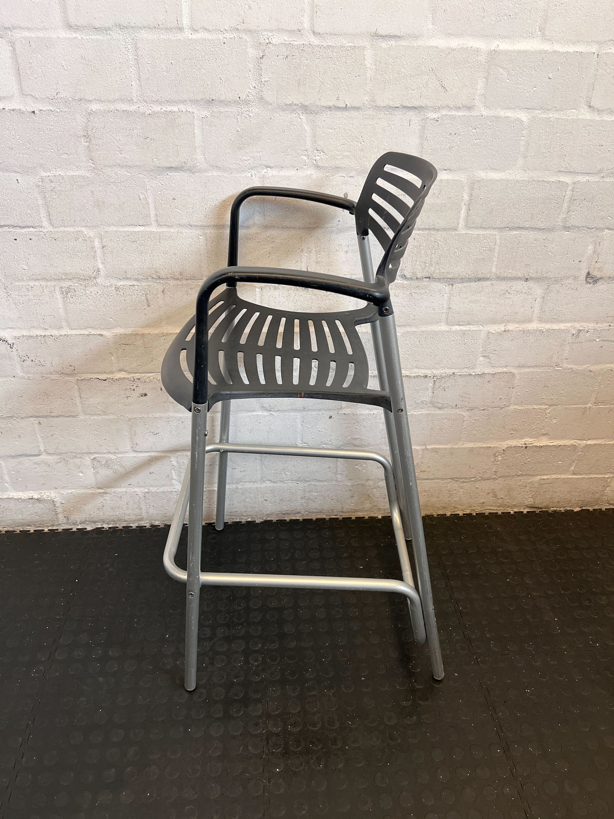 Modern Black Slatted Bar Stool with Armrests