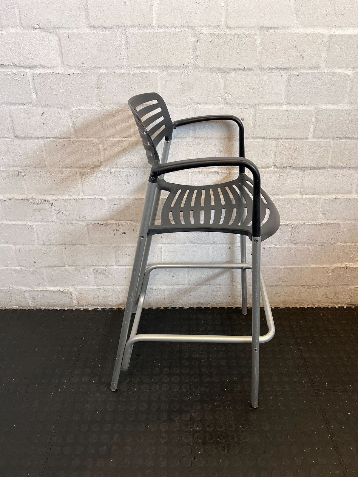 Modern Black Slatted Bar Stool with Armrests