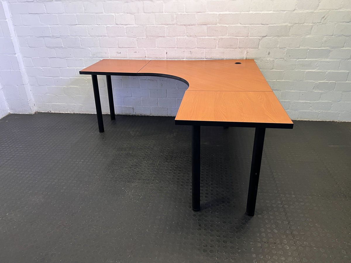 Modern L-Shaped Desk in Oak Finish with Minor Scratches - PRICE DROP