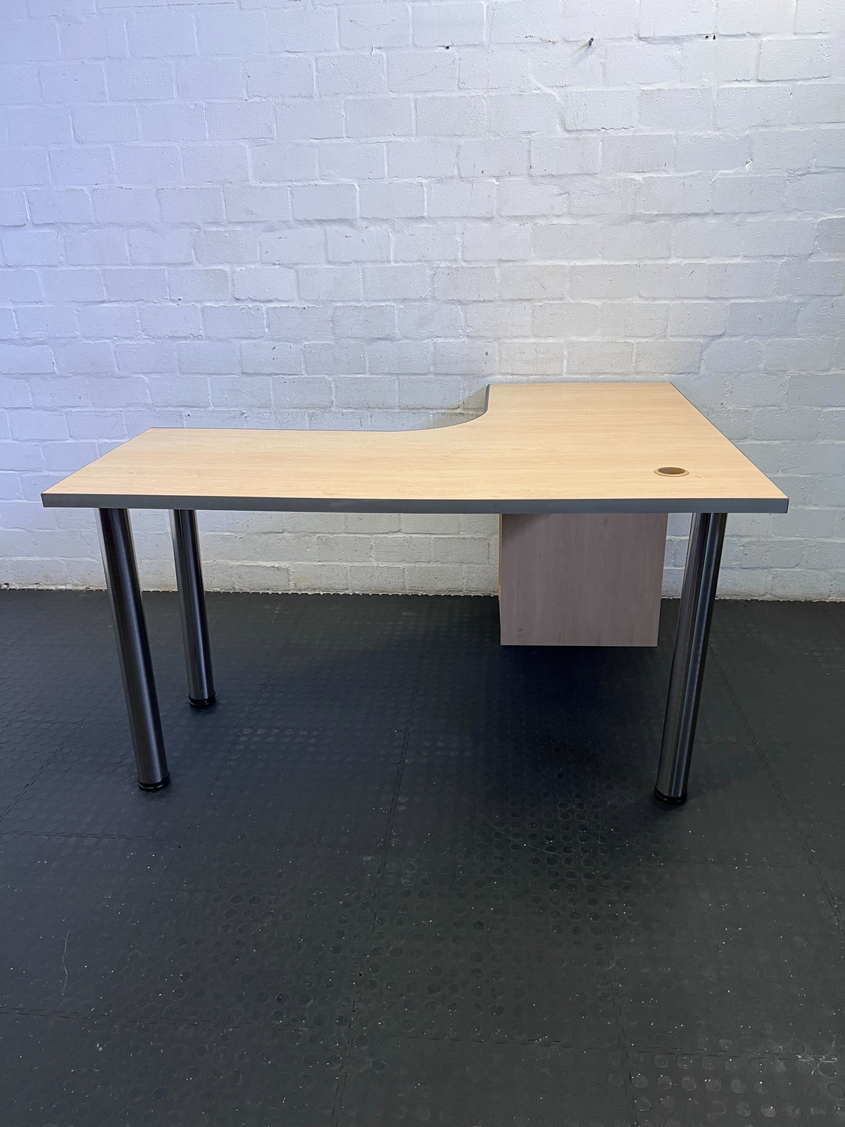 Modern L-Shaped Office Desk with Storage