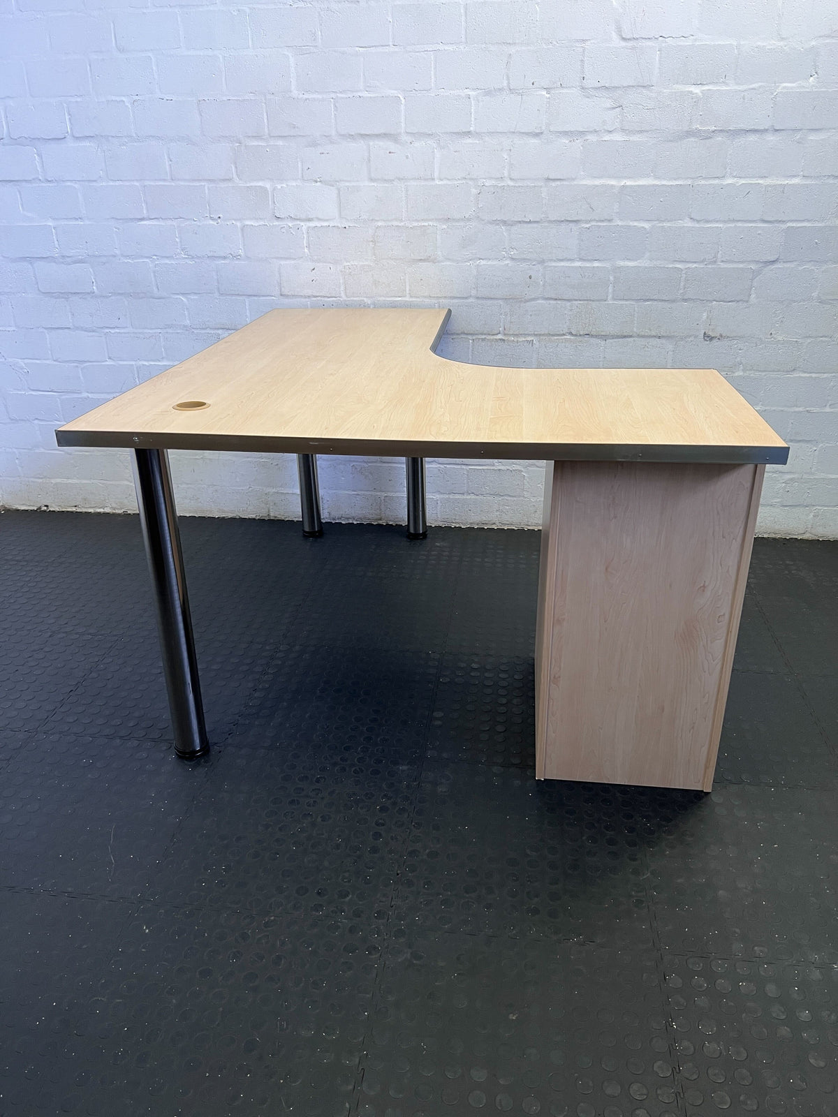 Modern L-Shaped Office Desk with Storage