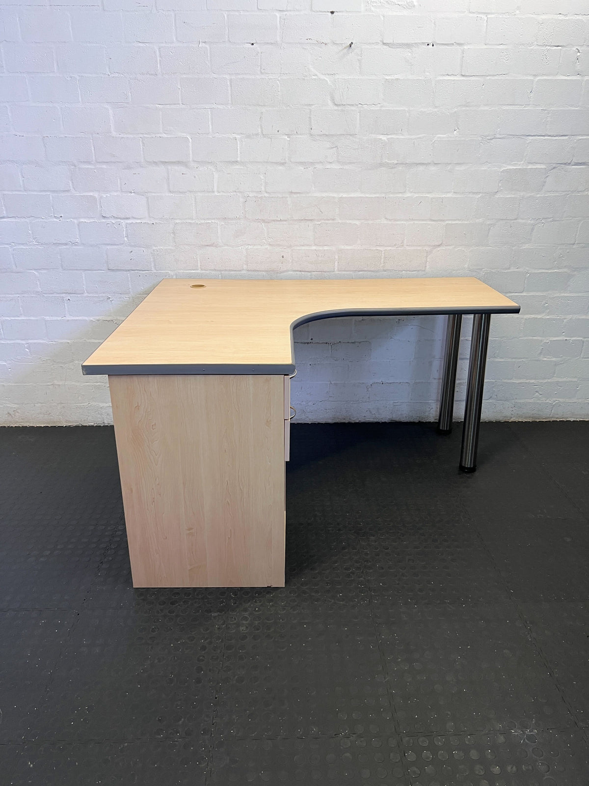 Modern L-Shaped Office Desk with Storage