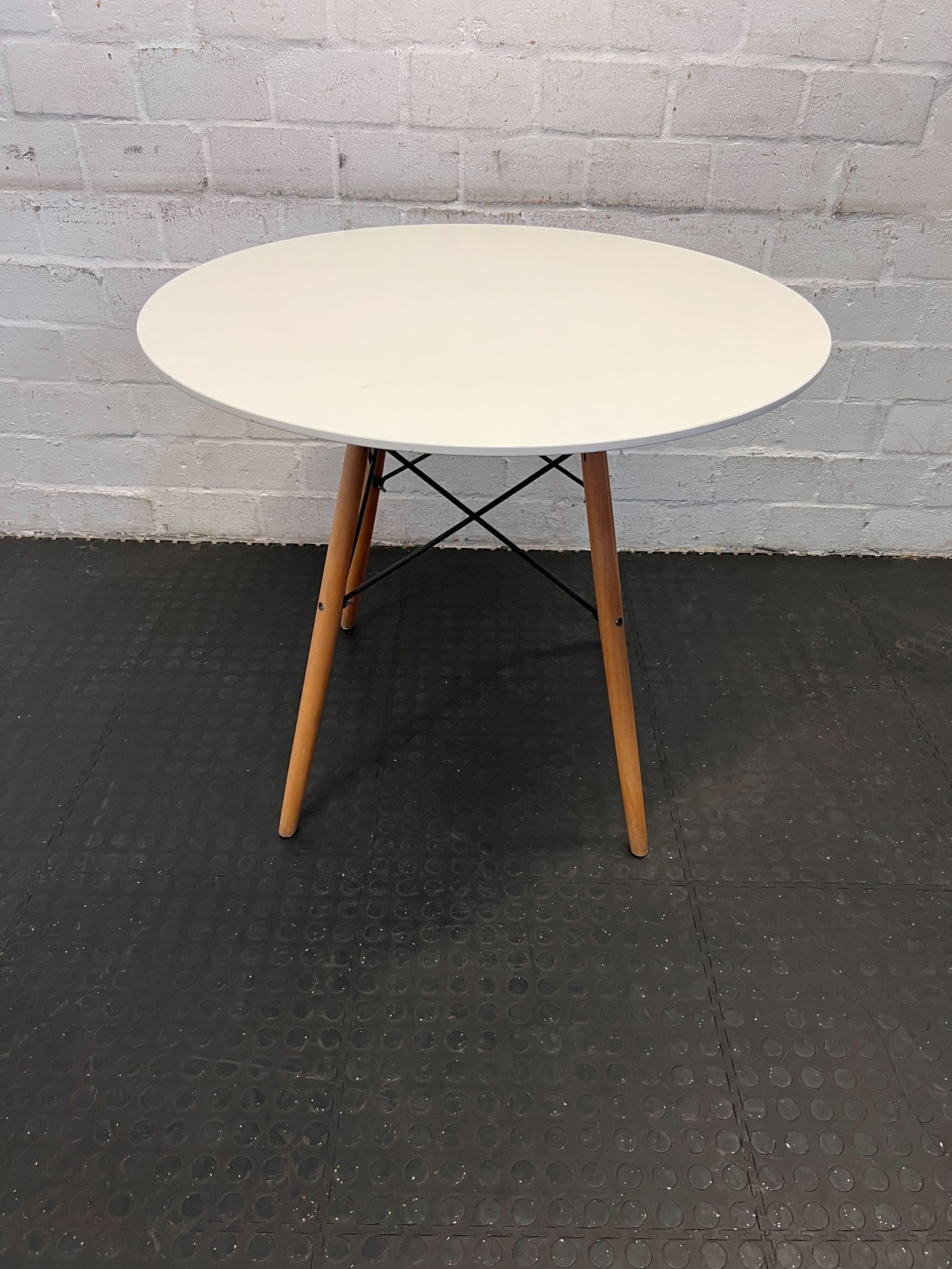 Modern Round Coffee Table with White Top and Wooden Legs