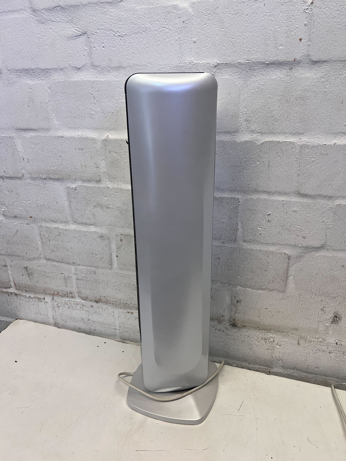 Modern Silver Tower Fan with Remote Control – Minor Scratches