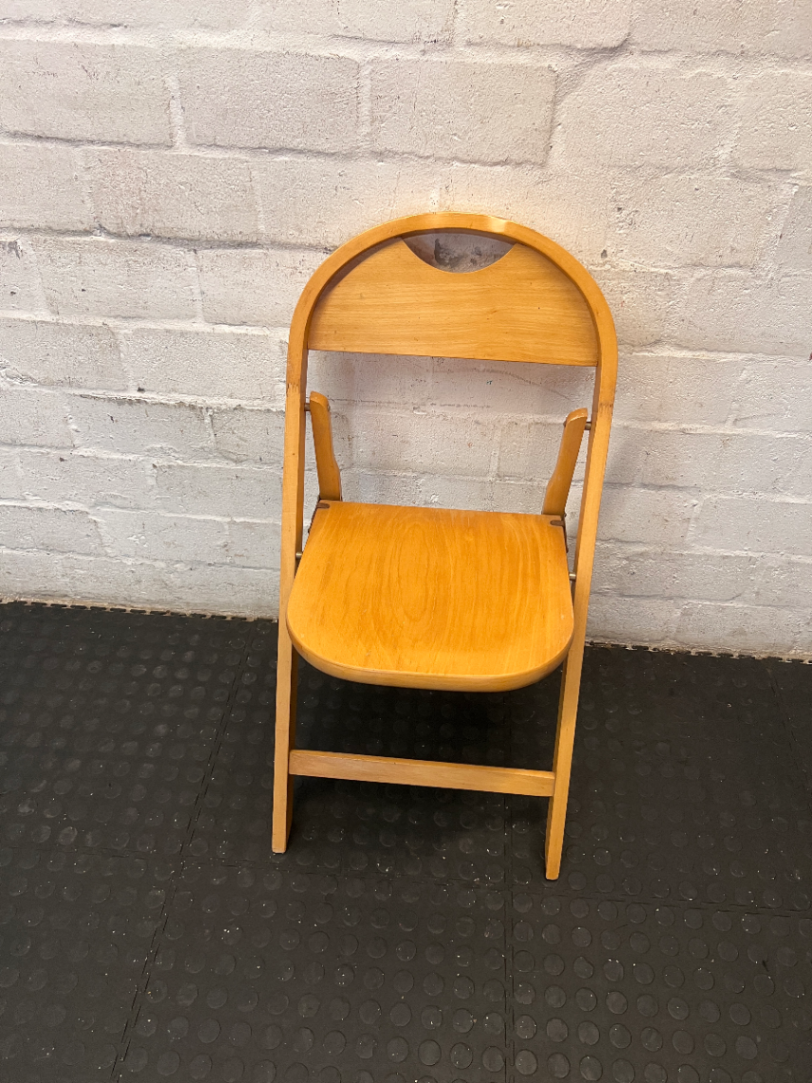 Natural Wood Folding Chair - Excellent Condition - 2ndhandwarehouse.com