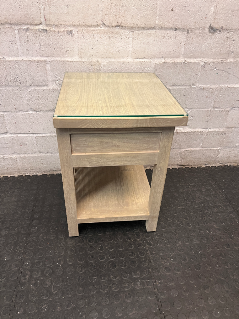 Oak-Finish Bedside Table with Glass Top — High-Quality Pre-owned Condition