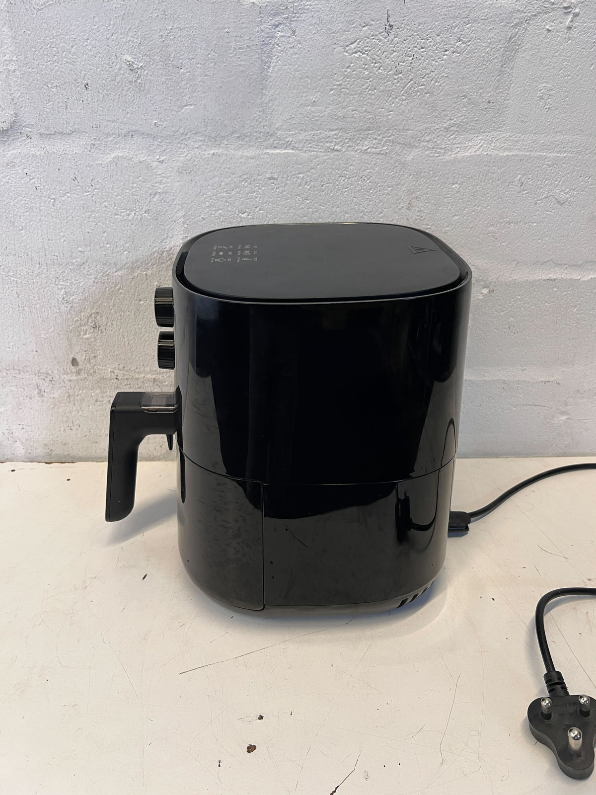 Philips Essential Airfryer - Black & Compact for Healthier Frying