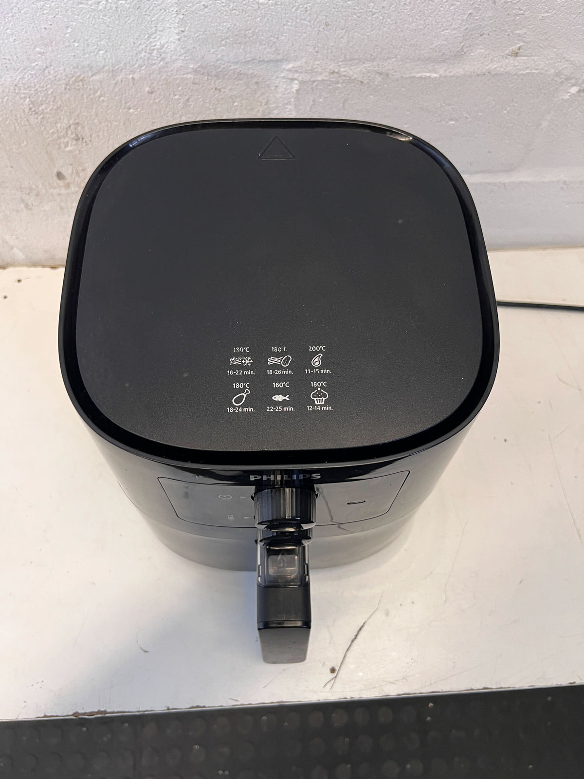 Philips Essential Airfryer - Black & Compact for Healthier Frying