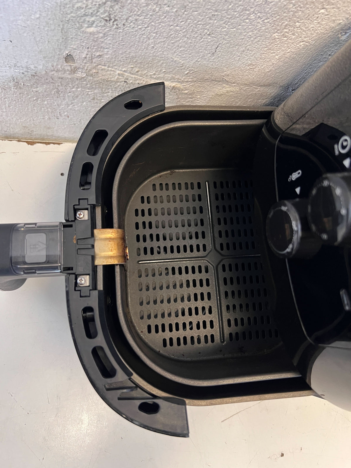 Philips Essential Airfryer - Black & Compact for Healthier Frying