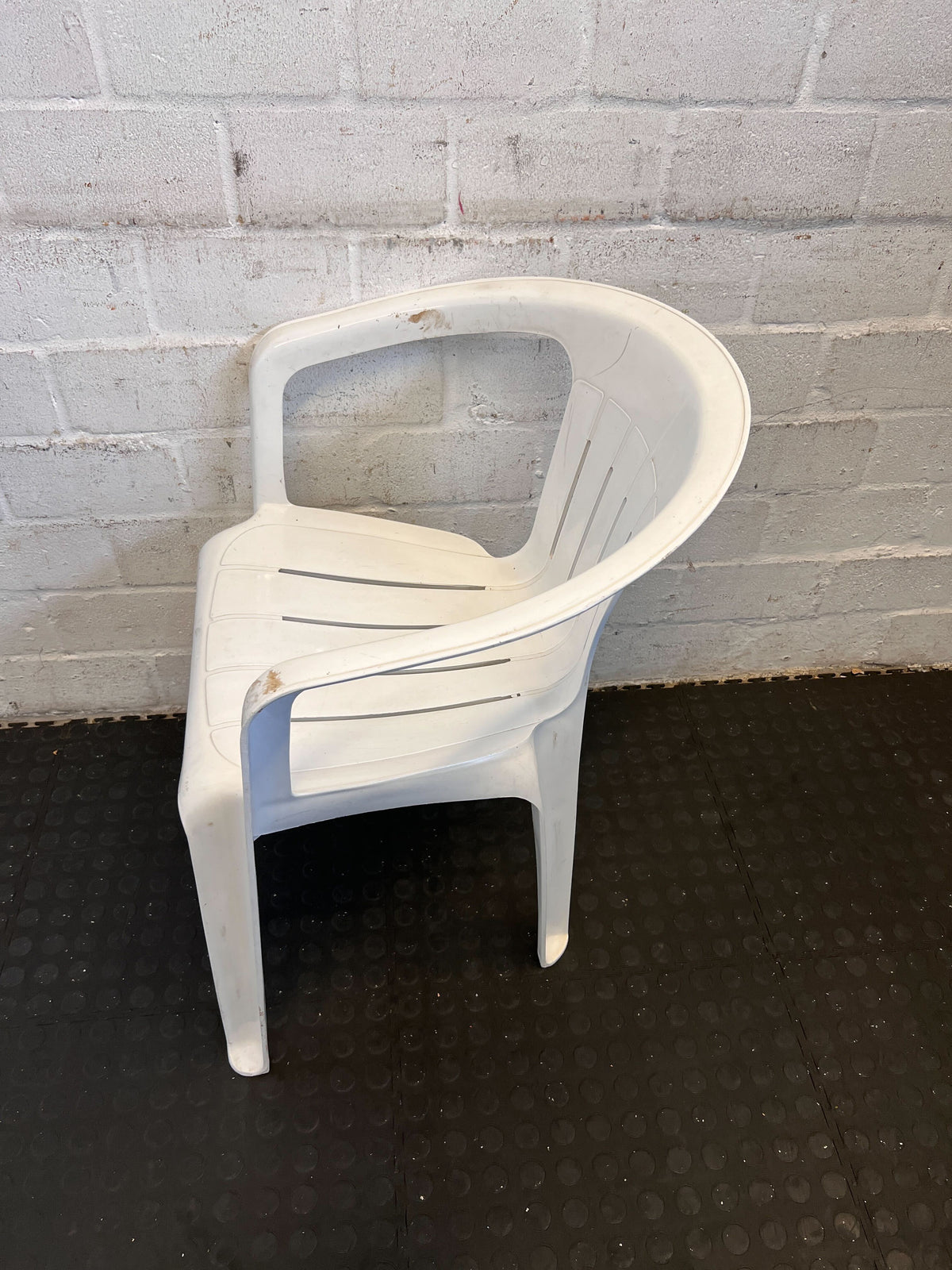 Practical White Plastic Garden Chair with Minor Scratches