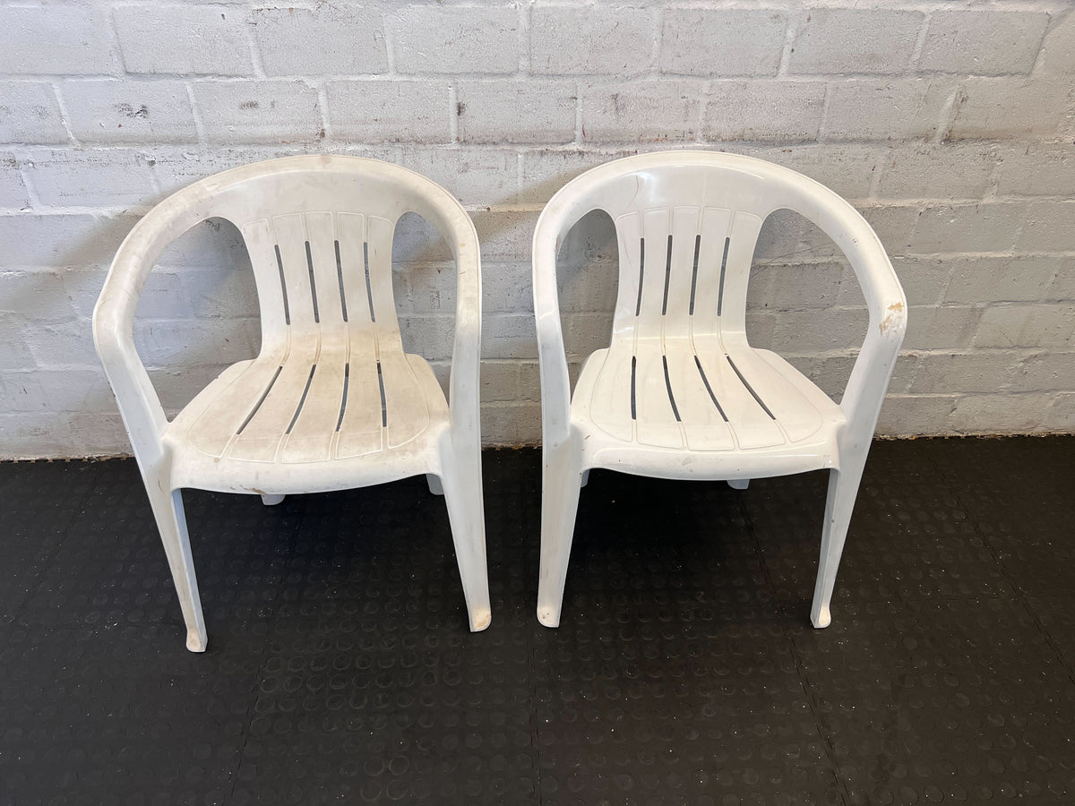 Practical White Plastic Garden Chair with Minor Scratches