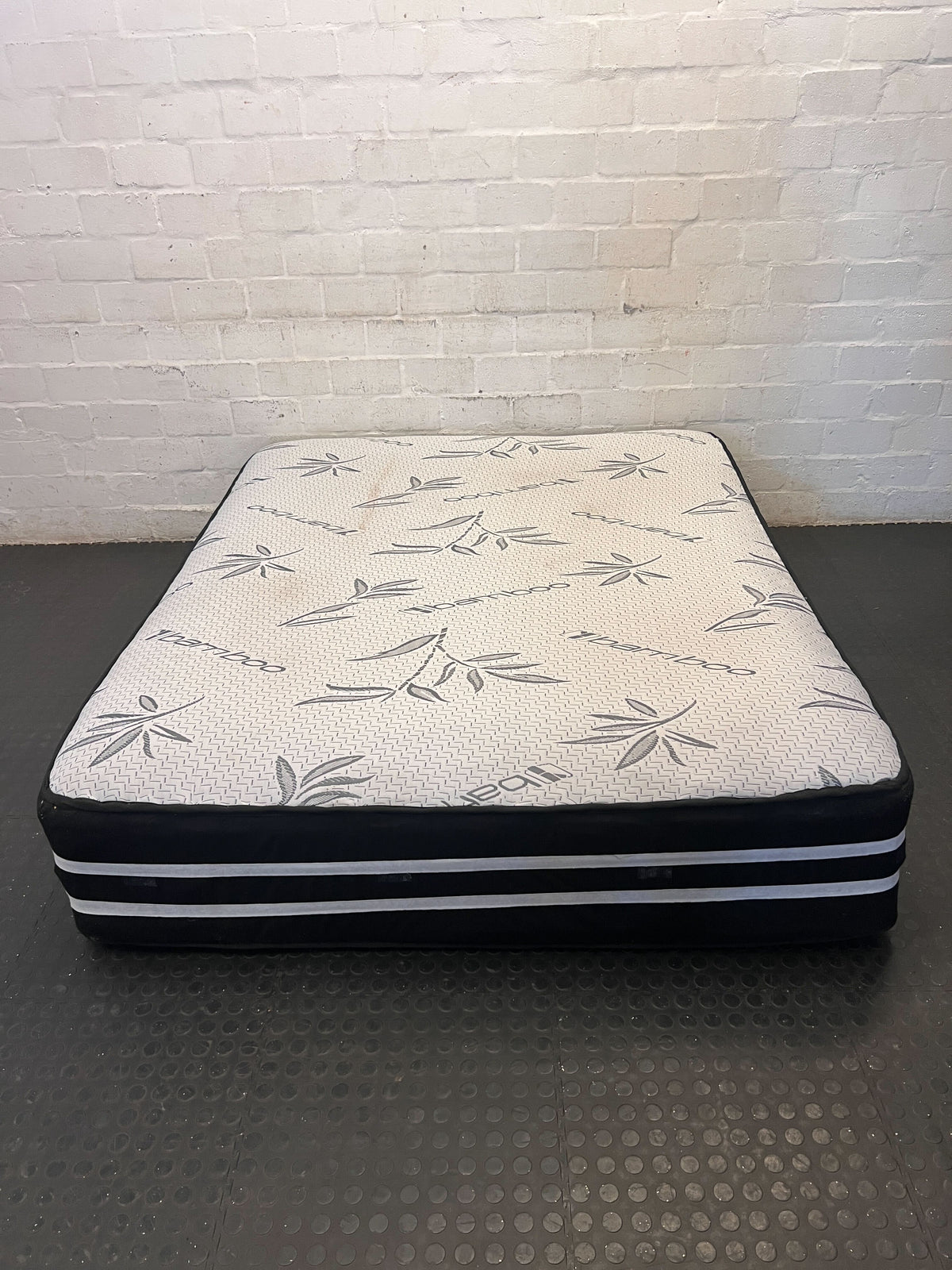Queen matress  - Comfortable Bamboo Infused Mattress - Various Sizes - Fair used - 2ndhandwarehouse.com