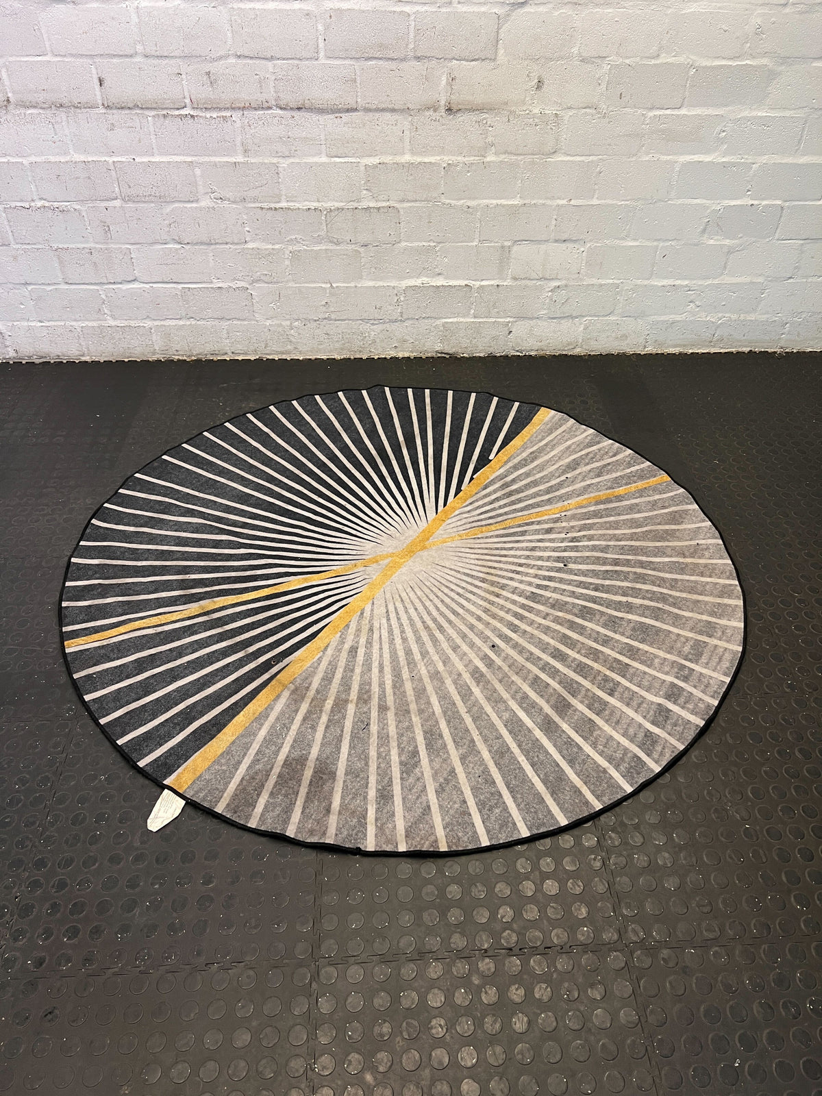 Rug  -Rec08K707VA5V- GOOD TO UPLOAD - Fair used - PRICE DROP