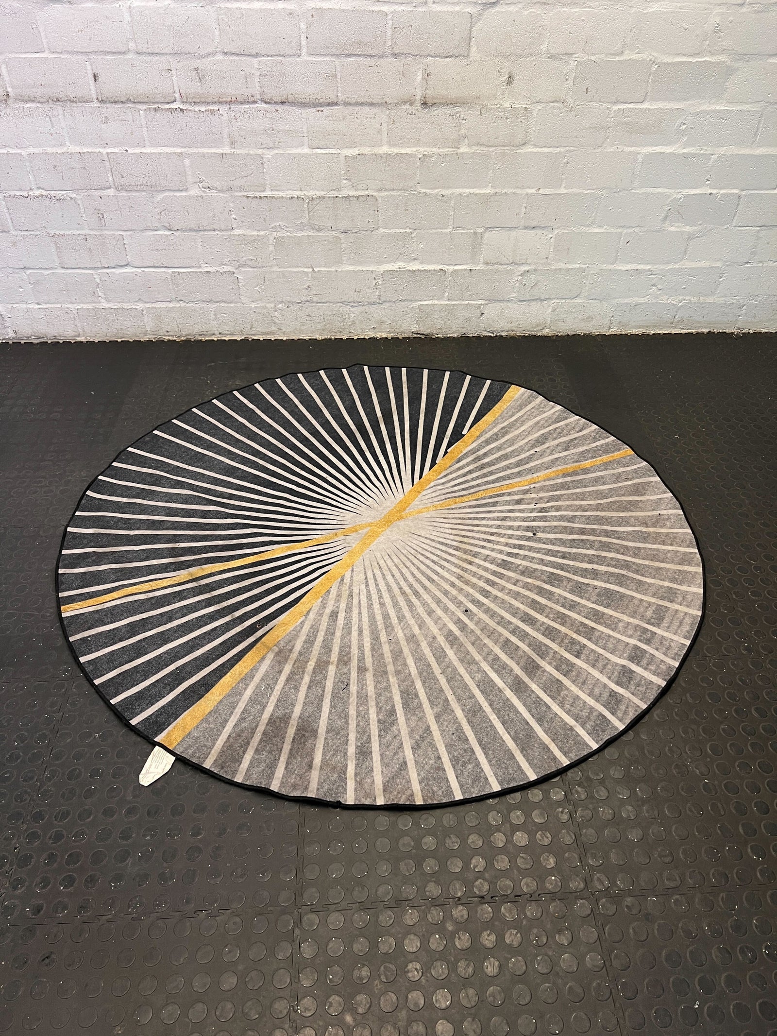 Rug  -Rec08K707VA5V- GOOD TO UPLOAD - Fair used - PRICE DROP