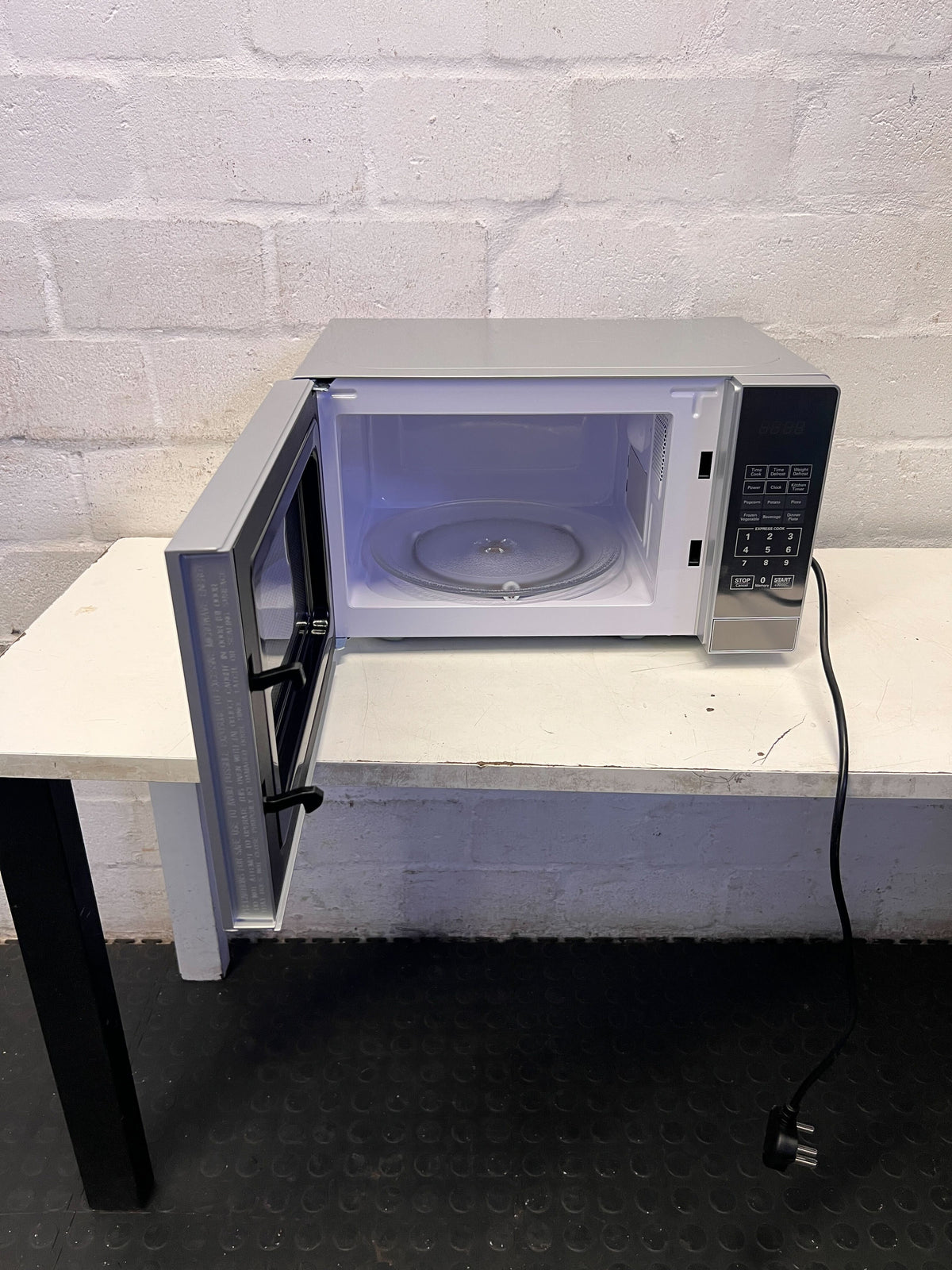 Russell Hobbs Silver Digital Microwave - Pre-Loved Kitchen Essential