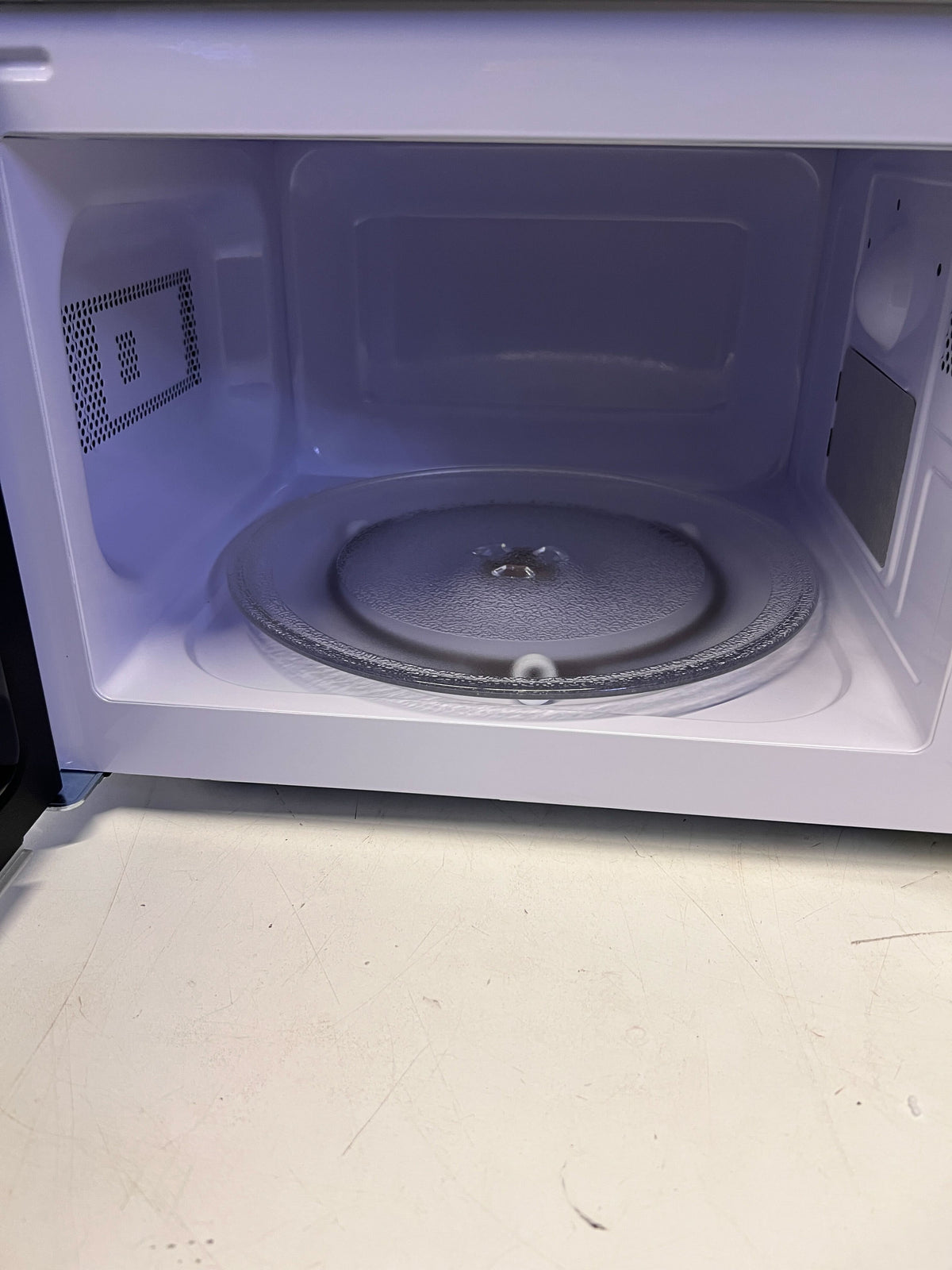 Russell Hobbs Silver Digital Microwave - Pre-Loved Kitchen Essential