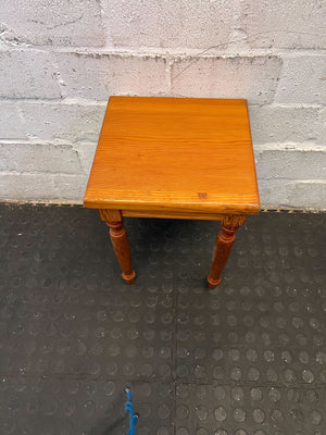 Rustic Oak Side Table with Decorative Legs – Minor Scratch - 2ndhandwarehouse.com