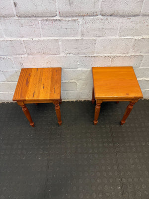 Rustic Oak Side Table with Decorative Legs – Minor Scratch - 2ndhandwarehouse.com