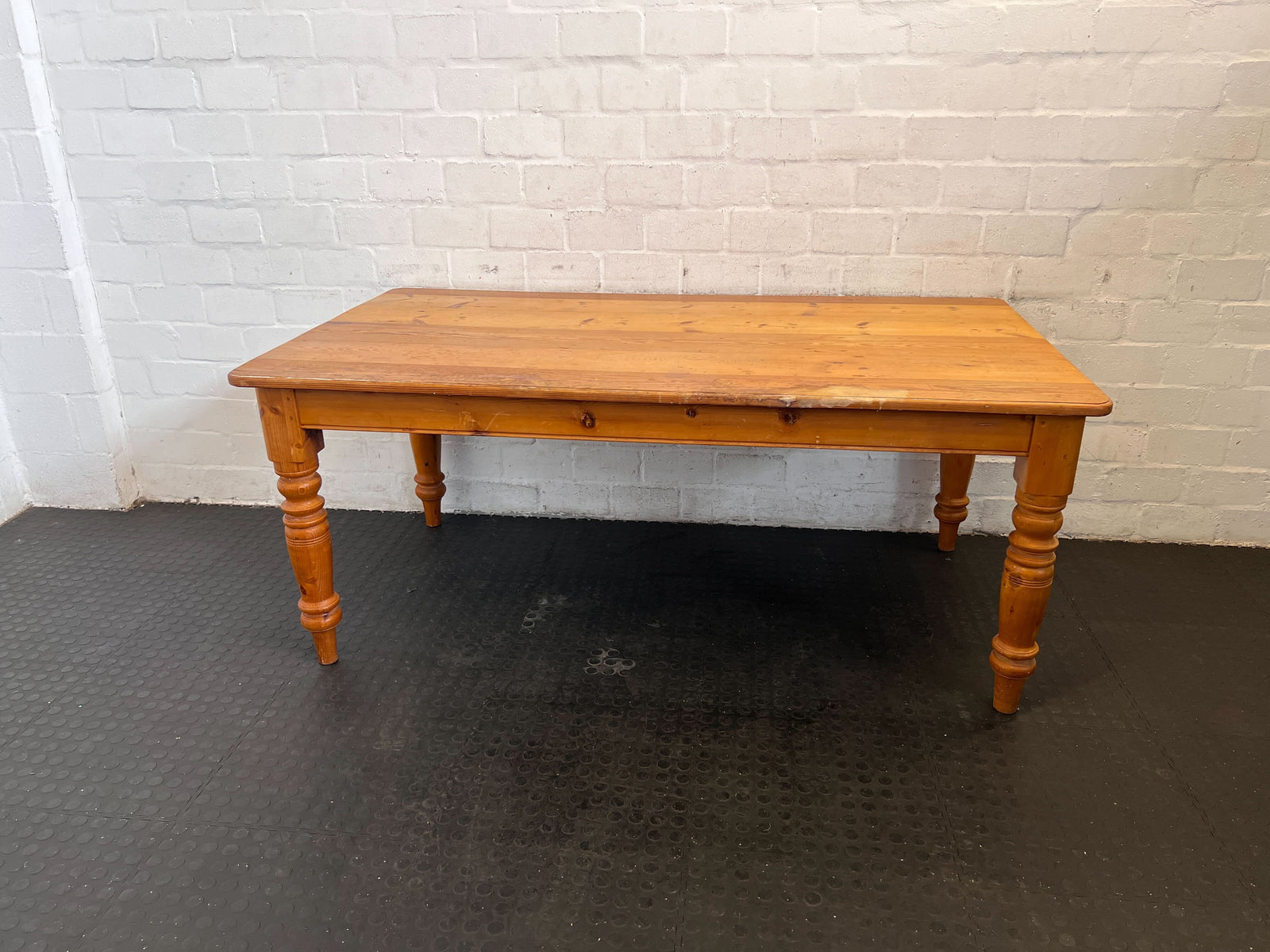 Rustic Pine Dining Table with Turned Legs – Minor Wear
