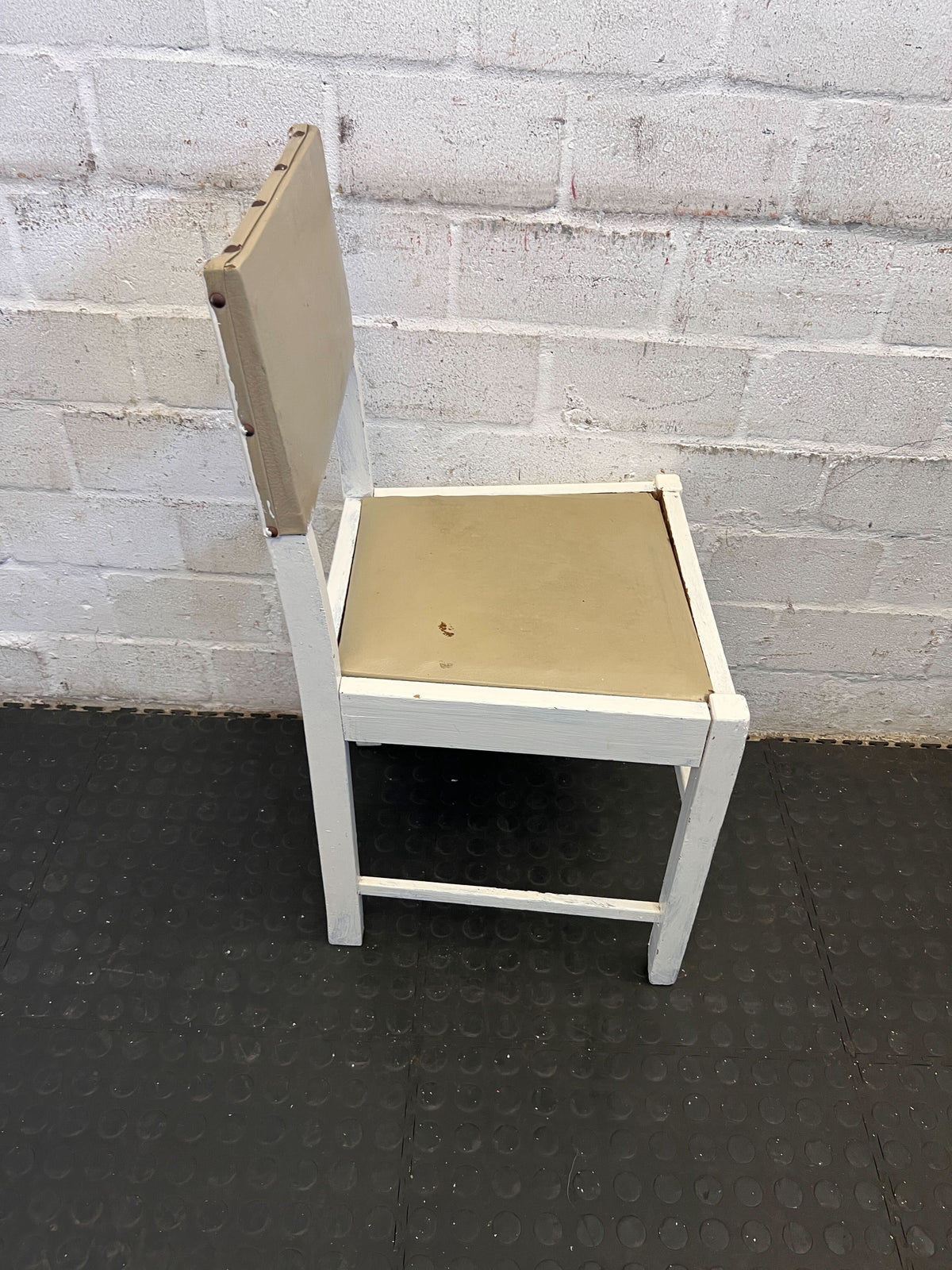 Rustic White Wooden Chair with Tan Seat and Backrest – Minor Damage - 2ndhandwarehouse.com
