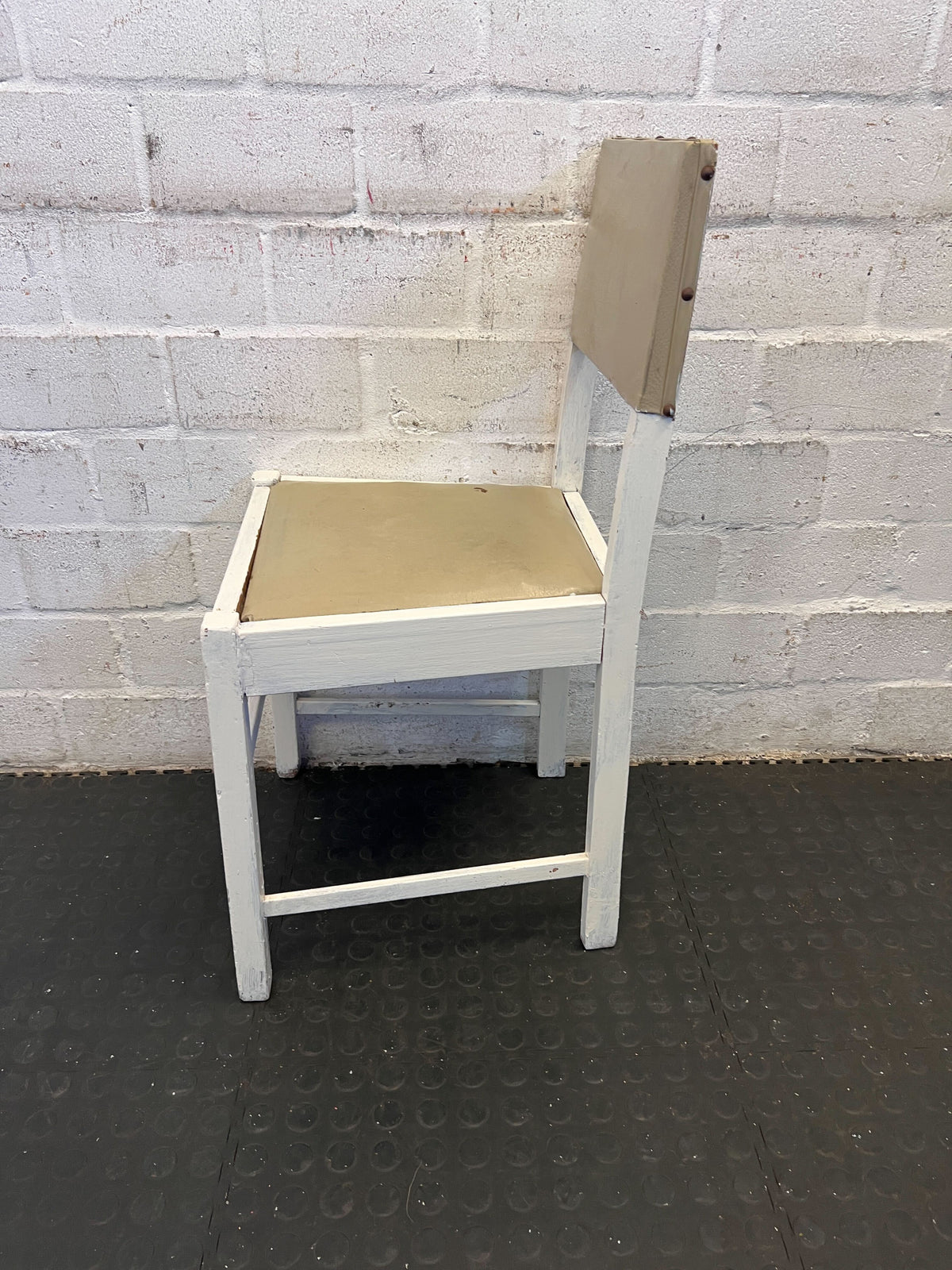 Rustic White Wooden Chair with Tan Seat and Backrest – Minor Damage - 2ndhandwarehouse.com