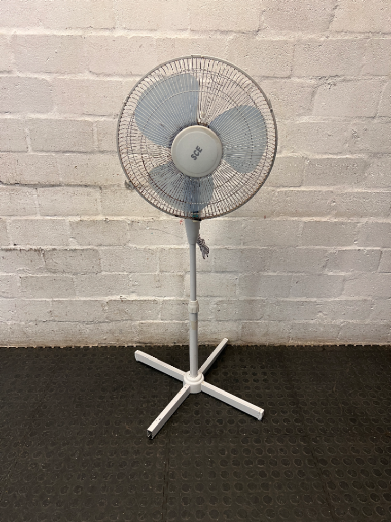 SCE White Pedestal Standing Fan — Working with Heavy Wear and Rust on Guard